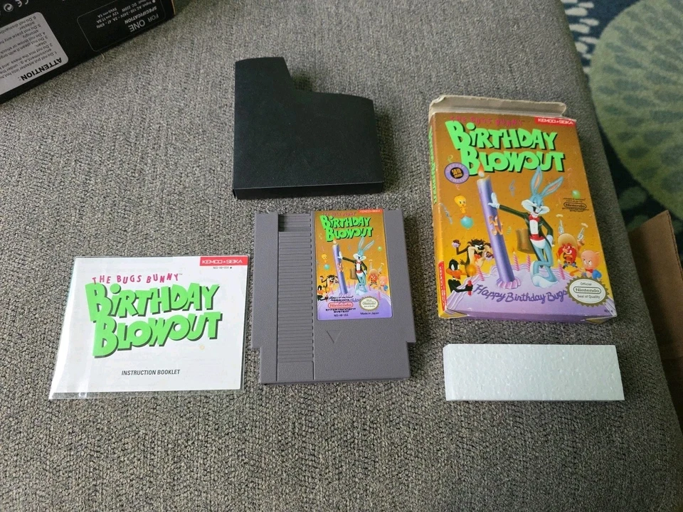 1990 NINTENDO NES THE BUGS BUNNY BIRTHDAY BLOWOUT CIB COMPLETE CART BOX MANUAL - Image 3 of 4