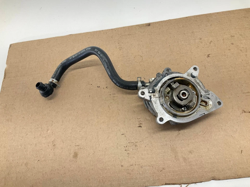 Bomba de vacío Nissan Sentra 2020-2023 2,0 L con manguera OEM Foto 4 de 4