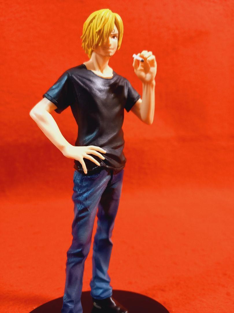One Piece Jeans Freak Figures 2 types Sanji Nami Nami has a
