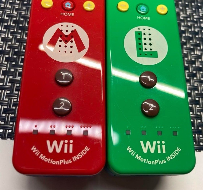 Nintendo Wii Remote Motion Plus Controller set Mario & Luigi