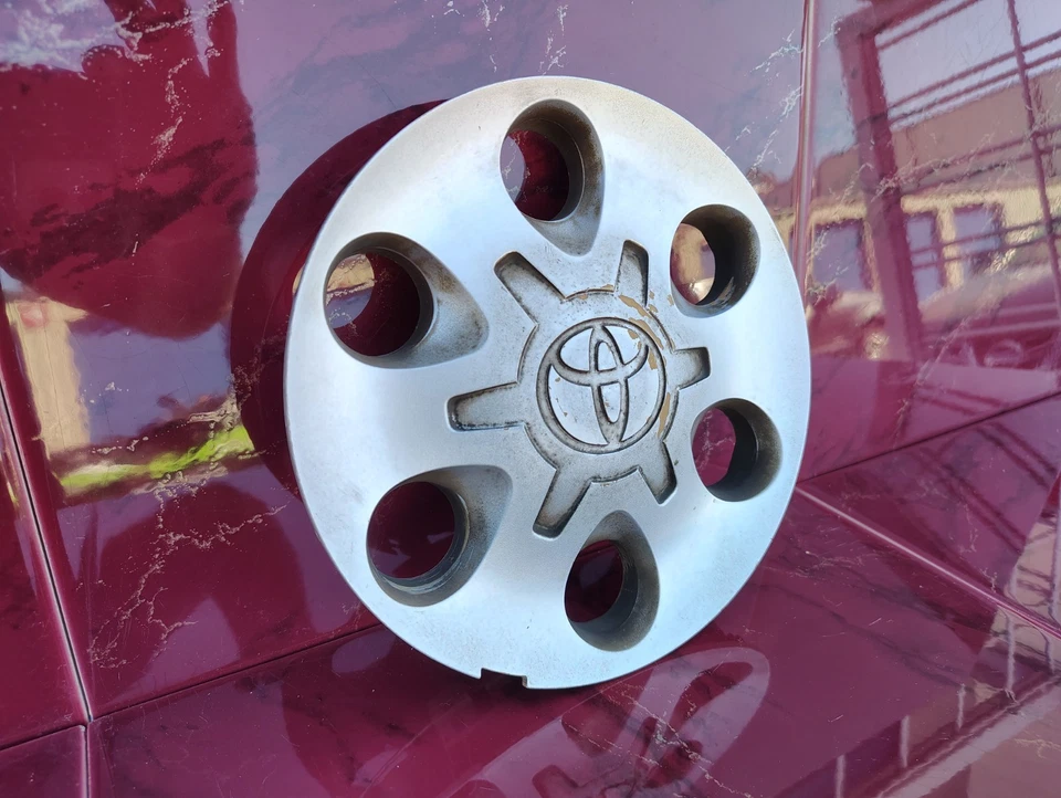 Tapa central de rueda Toyota Tundra Sequoia 2000-2004 (1) plateada OEM # 42603-0C030 Foto 3 de 4