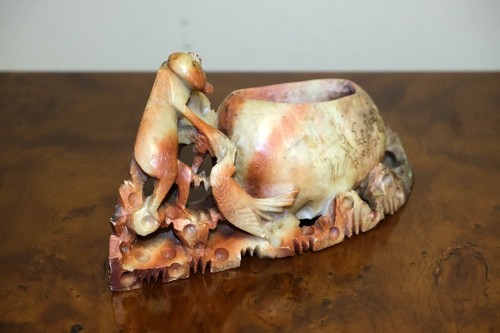 ENCANTADORA FIGURA SOPASTONE TALLADA A MANO DEL SIGLO 20 - Imagen 5 de 9