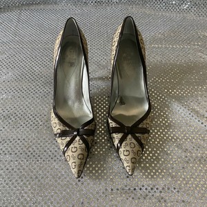 guess tan heels