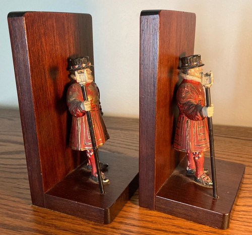 Pair of VINTAGE YEOMAN WARDER BRITISH BEEFEATER BOOKENDS! Excellent “Paint”! - Picture 7 of 8