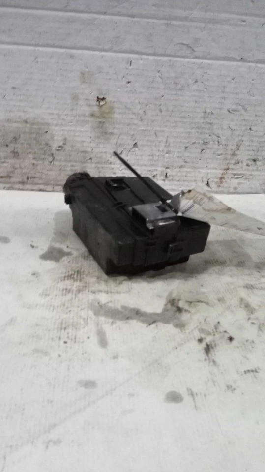 Caja de fusibles compartimento motor controlador izquierdo se adapta a 14-18 INFINITI Q70 526458 Foto 2 de 4