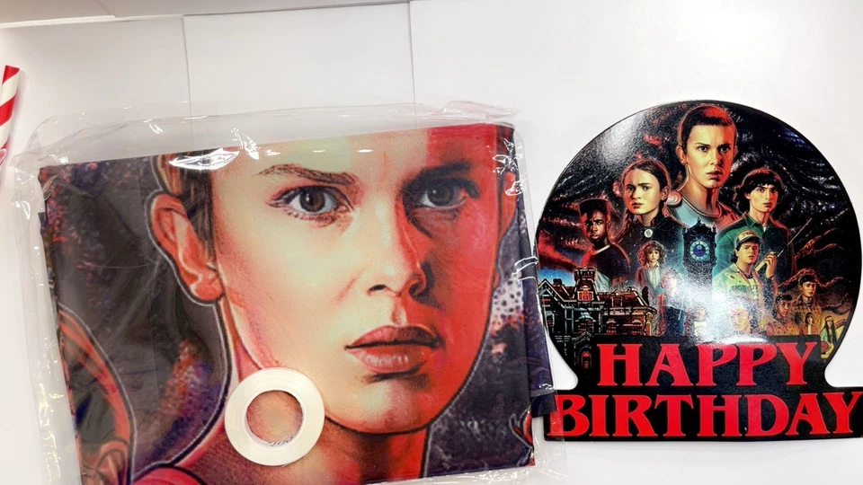 Suministros de fiesta de cumpleaños Stranger Things, juego de decoración con un telón de fondo más grande Foto 2 de 4
