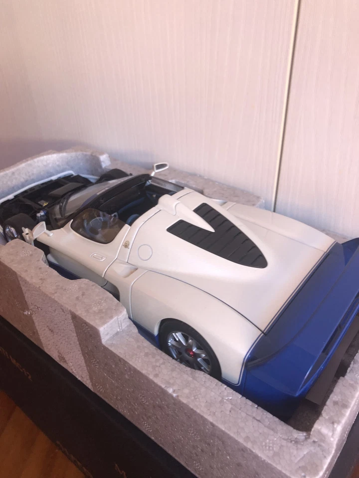 AUTOart Maserati mc12 stradale 1:18 - Immagine 3 di 4