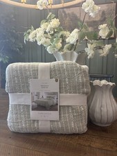 3 Piece Queen Matelasse Quilt and Shams Set T...