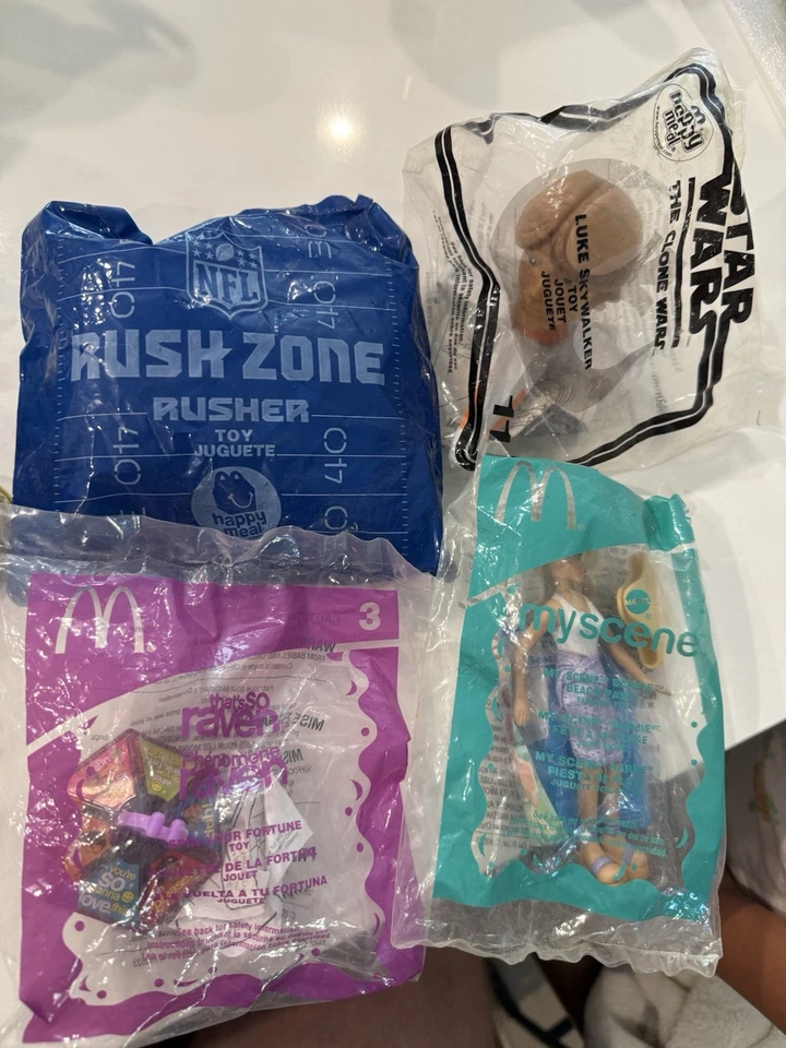 Lote de juguetes Happy Meal de McDonalds. Disney, Spyro El Dragón, Starwars y más Foto 3 de 4