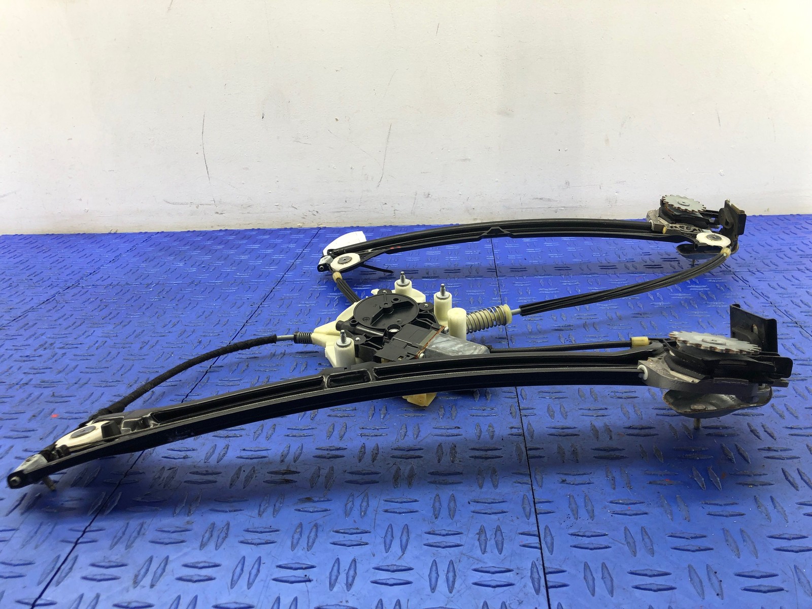 2014-2019 MASERATI GHIBLI FRONT RIGHT DOOR WINDOW GLASS REGULATOR W/ MOTOR OEM