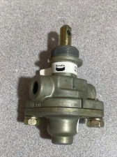 NO BOX BENDIX PP-1 BRAKE CONTROL VALVE - 276581 - 276581N