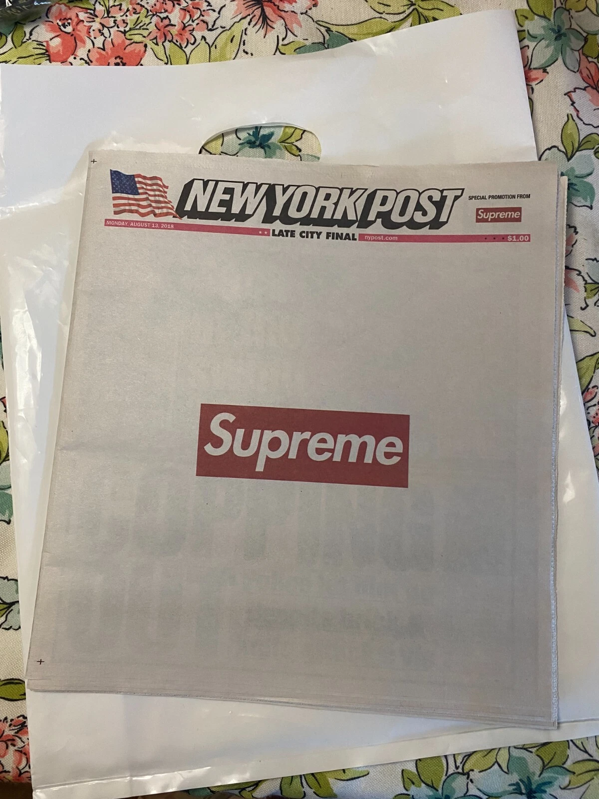 Couverture postale supreme new york expédiée en sac supreme