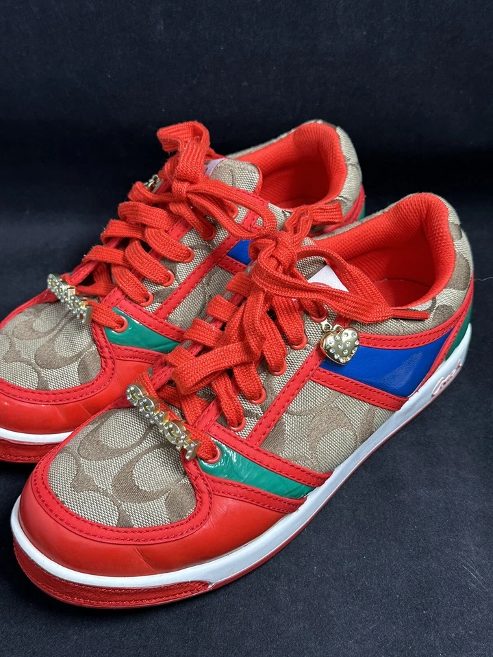 Zapatilla deportiva Coach para mujer talla 6M Oriana con monograma con cordones dorada y diamantes de imitación Foto 4 de 4