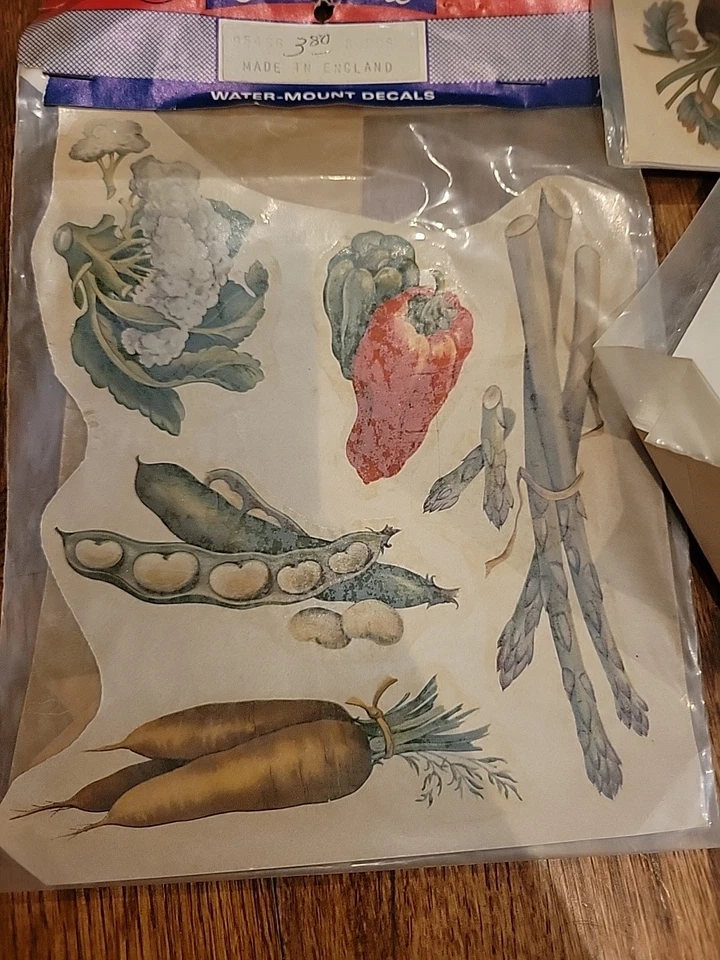 Pequeño Lote de Calcomanías de Cocina Frutas Vegetales Transferencia Años 70 Tamaños Surtidos  Foto 2 de 4