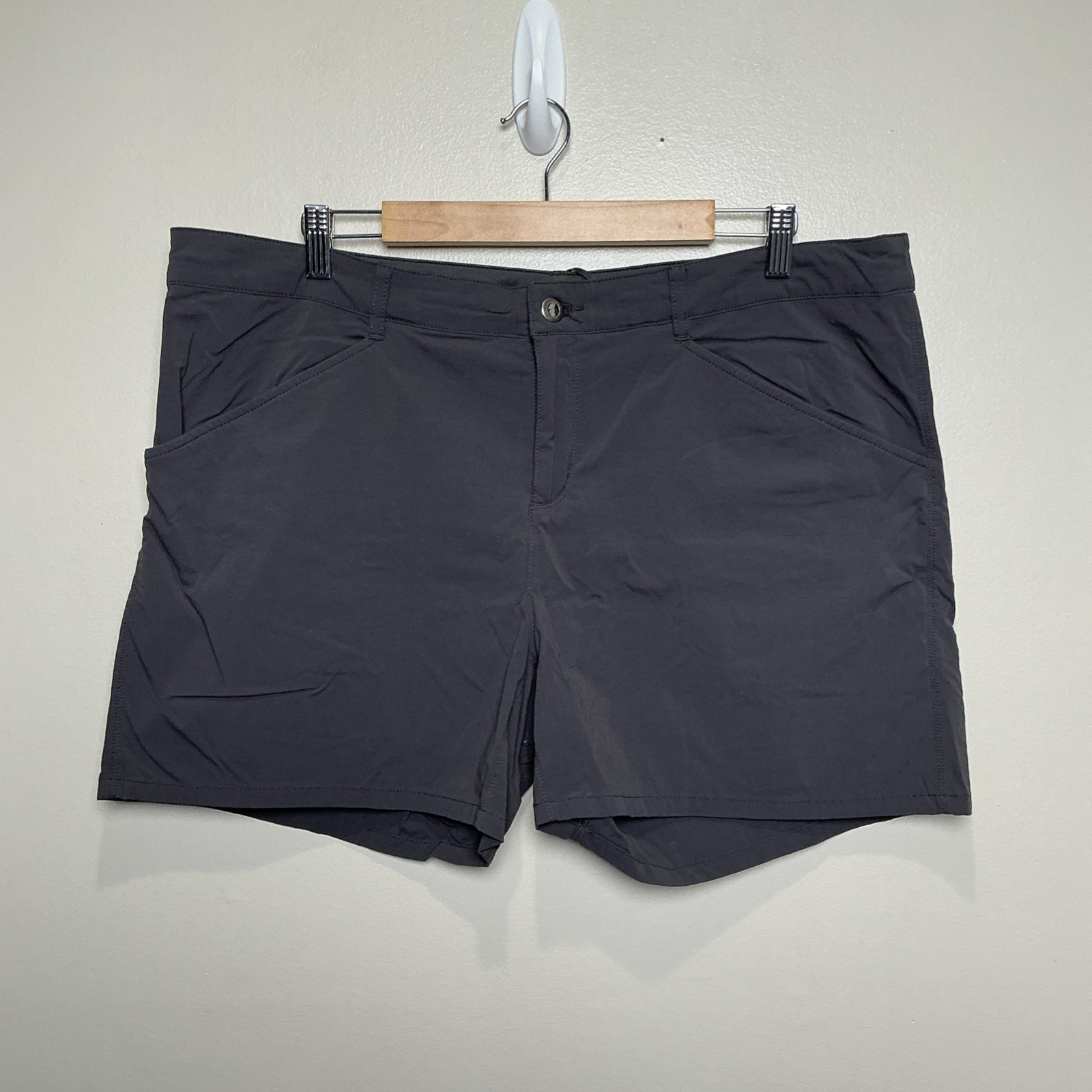 Patagonia Women's Quandary Shorts Size 18 Gray 5” Inseam Hiking Outdoors