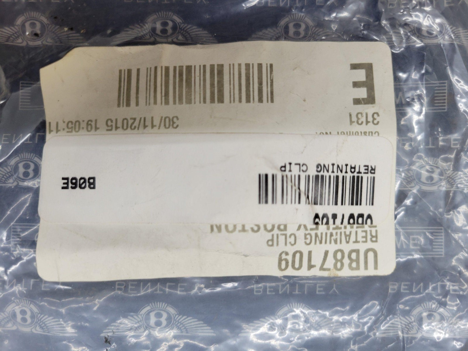 Rolls Royce / Bentley Top Glass Clip UB87109