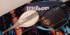 APENAS USADO.Bolso para raqueta de tenis Wilson Tour azul sobre azul triple bolsillo y raqueta