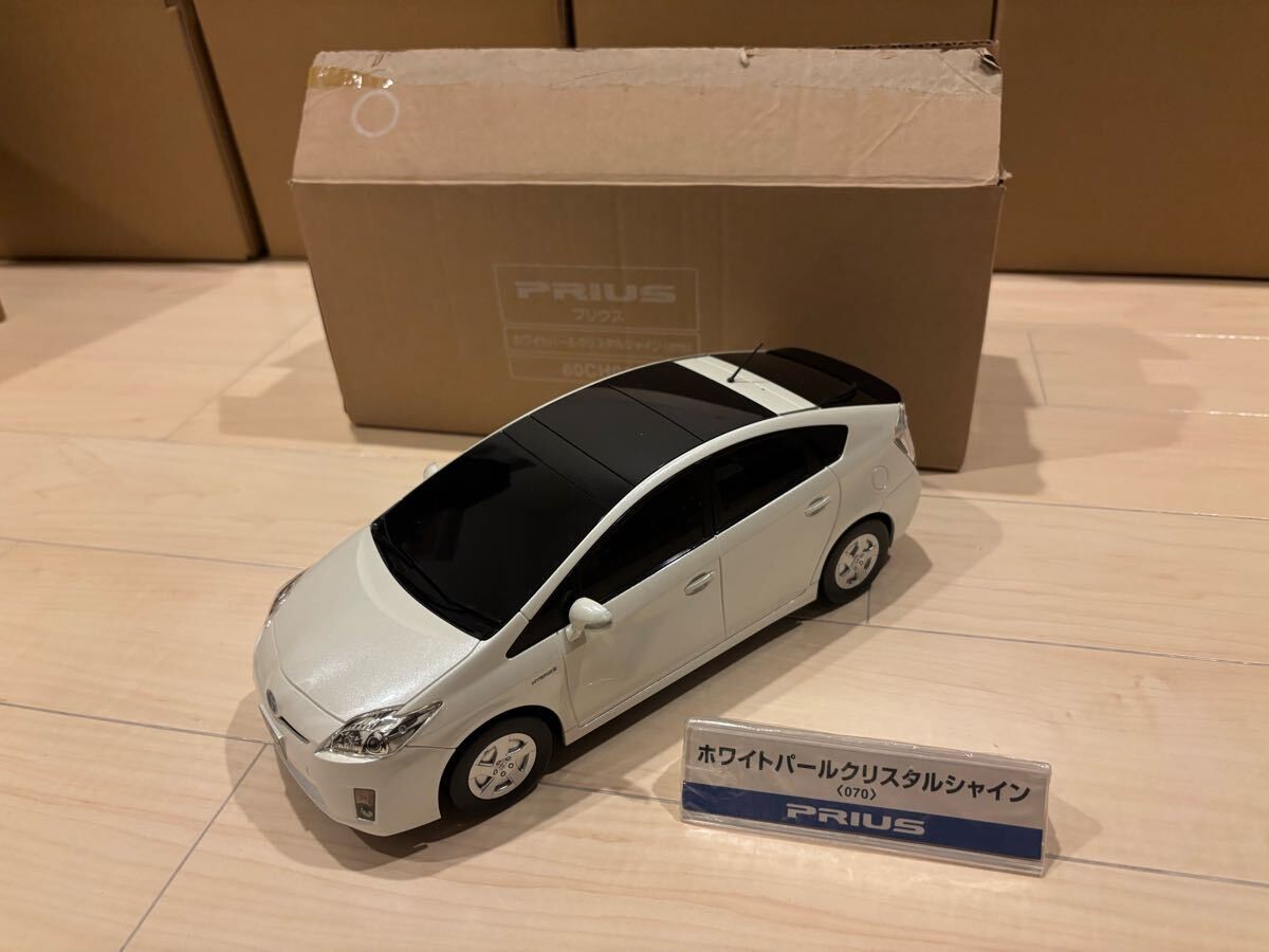 TOYOTA ミニカー 1/30スケール PRIUS マスタード 新品・未開封】プリウス マスタード ミニカー 1/43 非売品