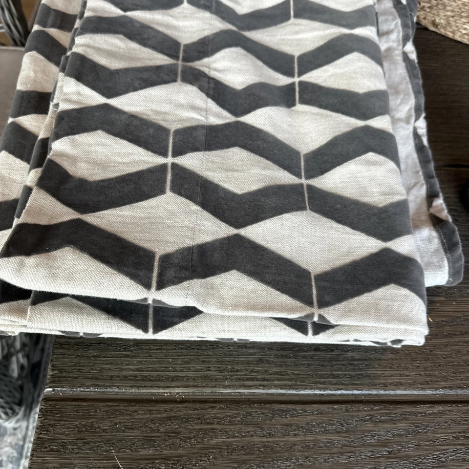 Шикарные серые и белые занавески West Elm зигзаг 2 - Изображение 2 из 4