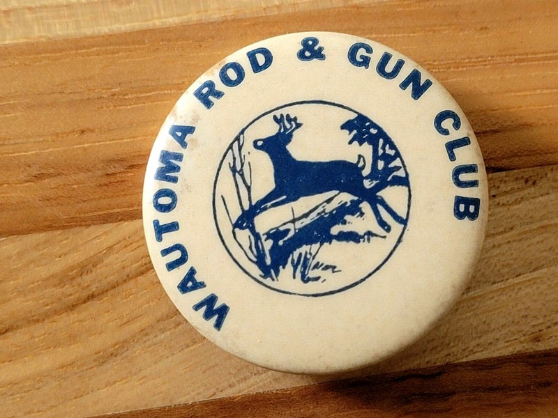 Vintage WAUTOMA Rod & Gun Club Wisconsin Pinback Button ~ NICE!