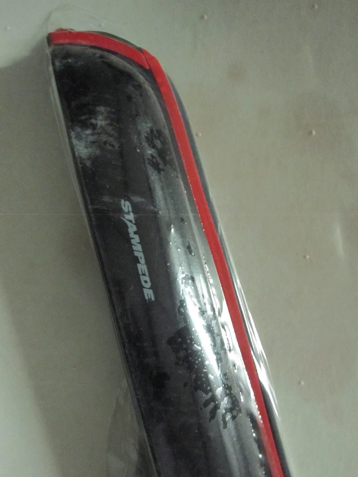 Deflector de viento lateral Stampede 41123-2 Snap-Inz en canal 4 piezas. Foto 4 de 4