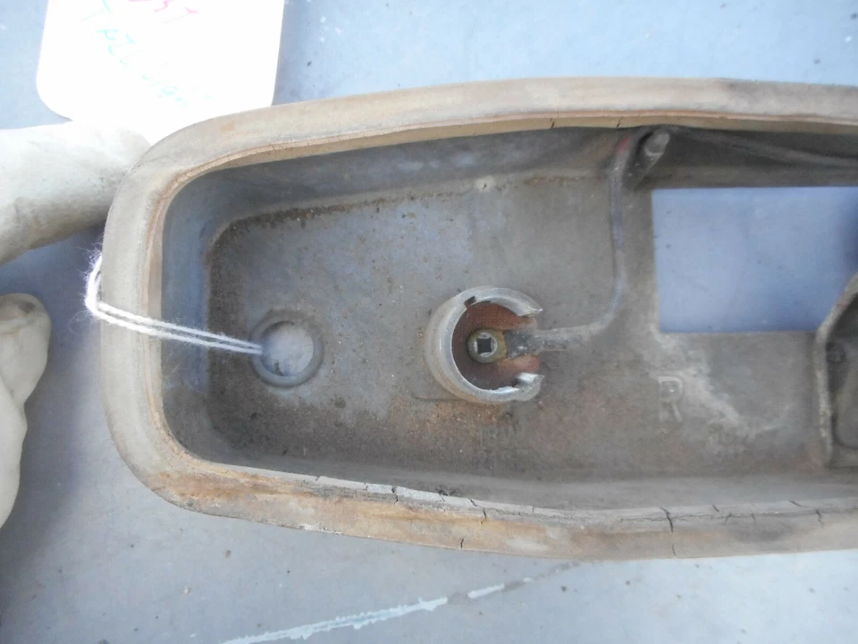 Mercedes Benz W111 W110 220 220b Fintail Taillight Bulb Holder Right tail light Foto 2 de 4