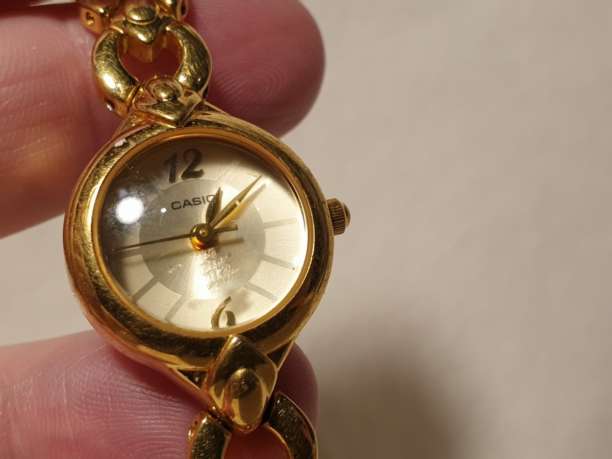 Ladies Vintage Watch Casio 1747 LTP-2071 Gold WATER RESISTANT