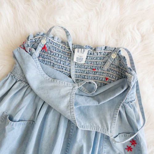 GAP GIRLS SZ 4Y CHAMBRAY DENIM BLUE RED EMBROIDERY 100% Cotton PATCH POCKETS - Picture 4 of 5