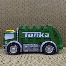 TONKA 2020 Hasbro Plastic Lights Sounds GARBAGE TRUCK Takes 2 AAA Batteries