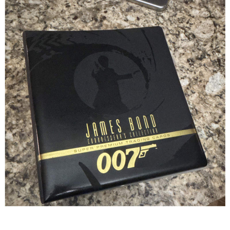 Inkworks James Bond 007 3-Ring Binder w/ 10 9-Pocket Pages 280+ Cards Black 1996