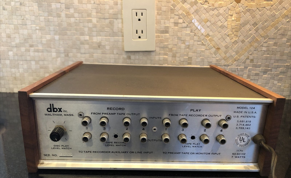 DBX II 124 Noise Reduction System 4 Channel Wood Box Perfect