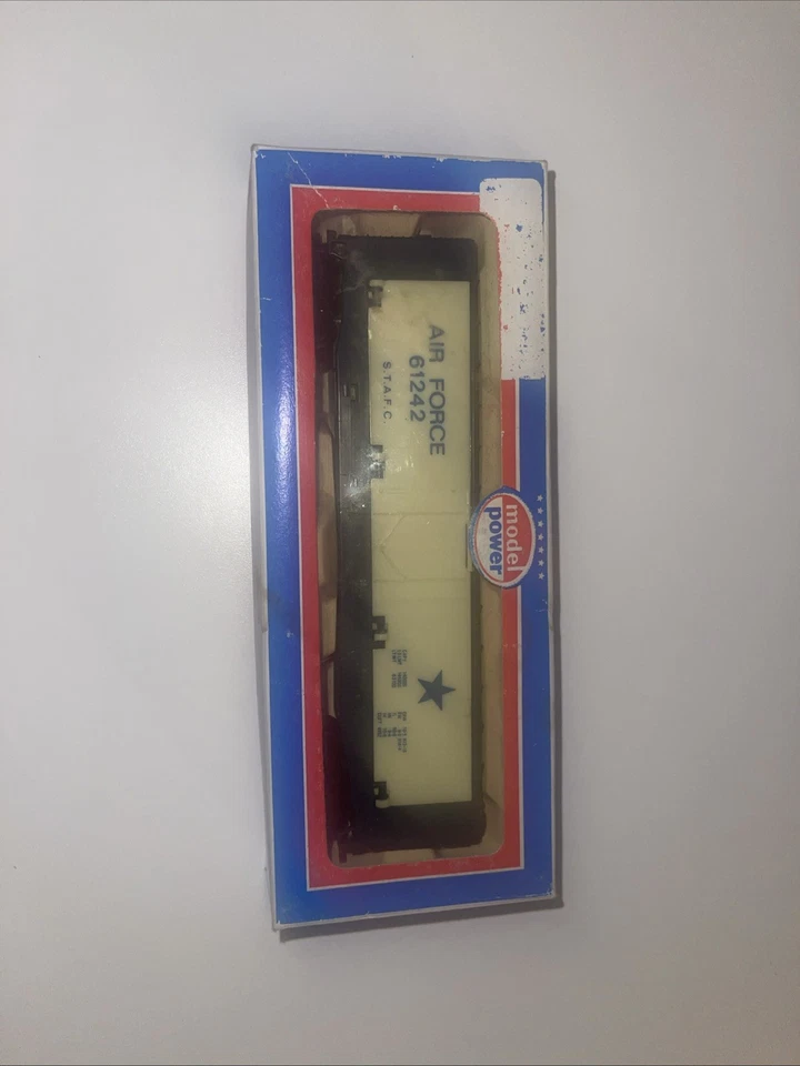 Model Power Car Air Force 61242 HO Scale Box Car - Image 4 of 4