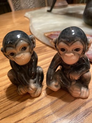 Pair Vintage GOEBEL SITTING BABY CHIMPANZEE MONKEYS FIGURINE 541 & 542 W GERMANY