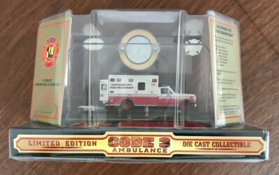 未使用 CODE3 AMBULANCE DIE CAST ミニカー CODE 3 EMS CHICAGO FIRE DEPT FORD E 350 AMBULANCE #12056