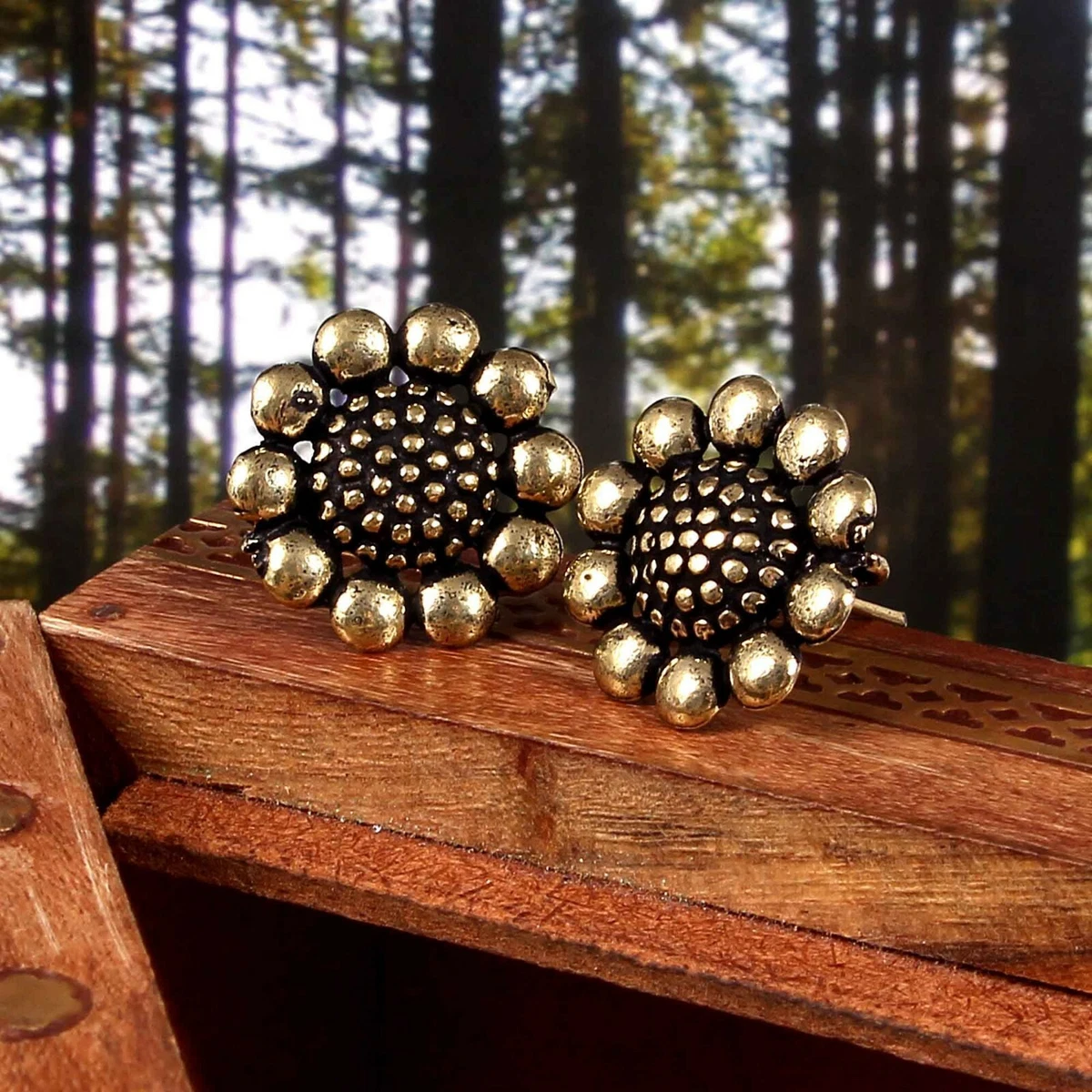 Light weight gold stud earrings outlet