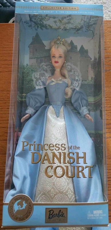 RARE!! Dolls of the World Barbie Princess of the Danish Court - 2002 