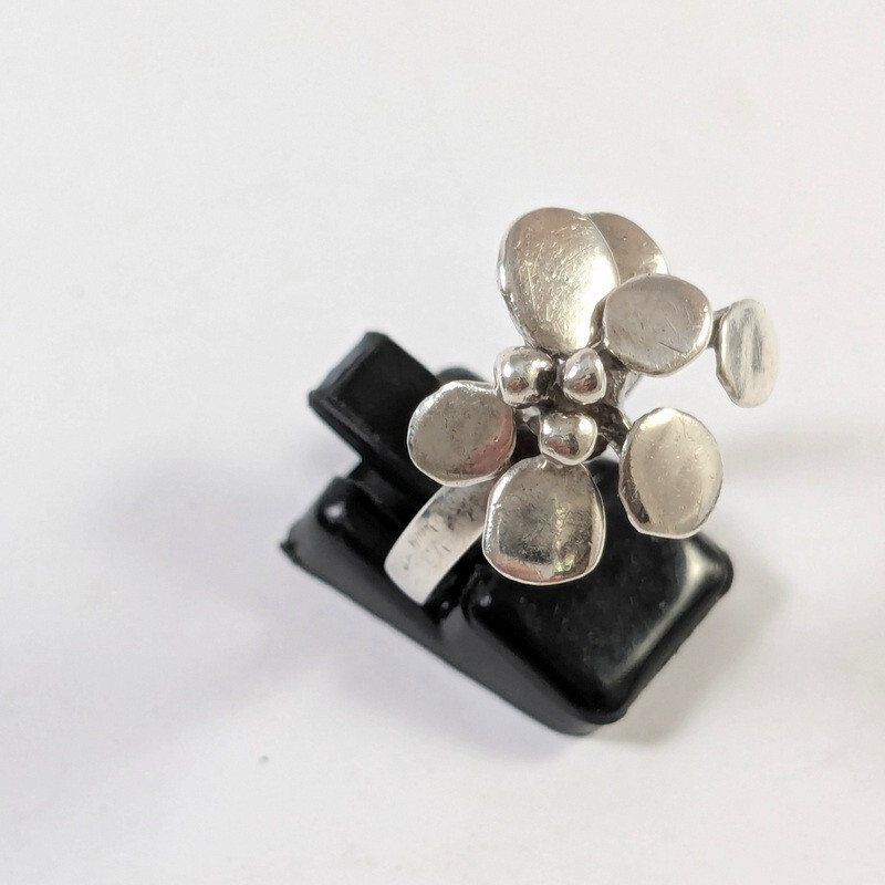 Vintage Solid Silver Artisan Modernistic Ring - image 3