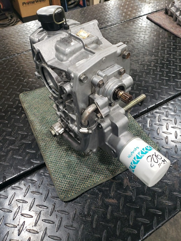 Kubota ZD18 ZD21 Mower Hydraulic Transmission Center HST Pump K3111