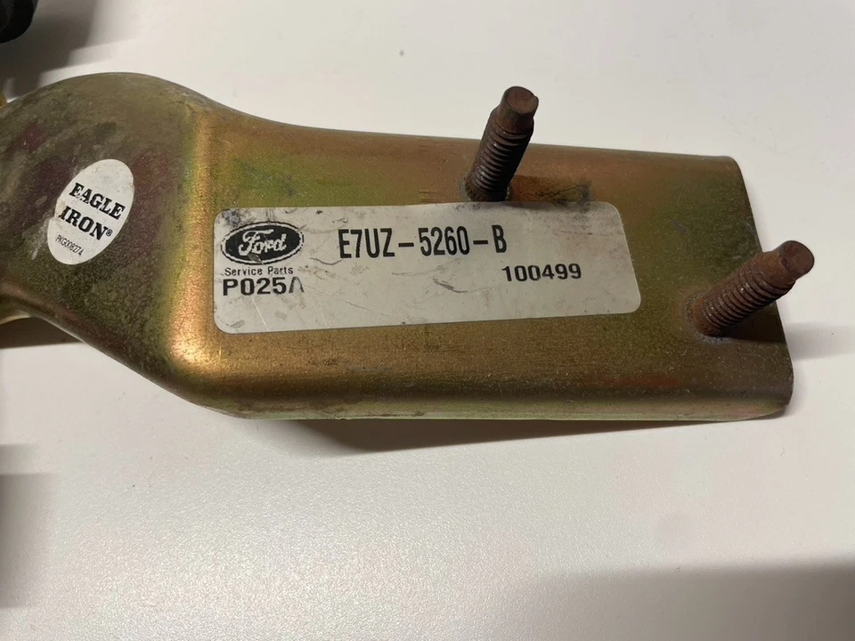 Ford Truck F-250 1987-1988 soporte de suspensión de escape E7UZ-5260-B nuevo stock antiguo Foto 3 de 4