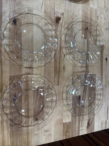 Set of 4 Vintage Anchor Hocking Clear Glass Luncheon Plates, Scalloped edge, 9"