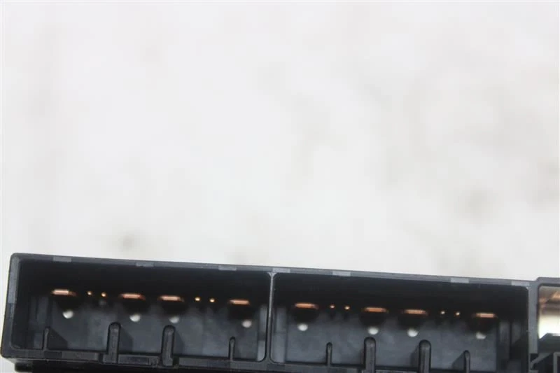 CAJA FUSIBLES LEXUS GS300 GS350 GS430 IS250 IS350 2006-2015 izquierda 8264130250 1171911 Foto 4 de 4