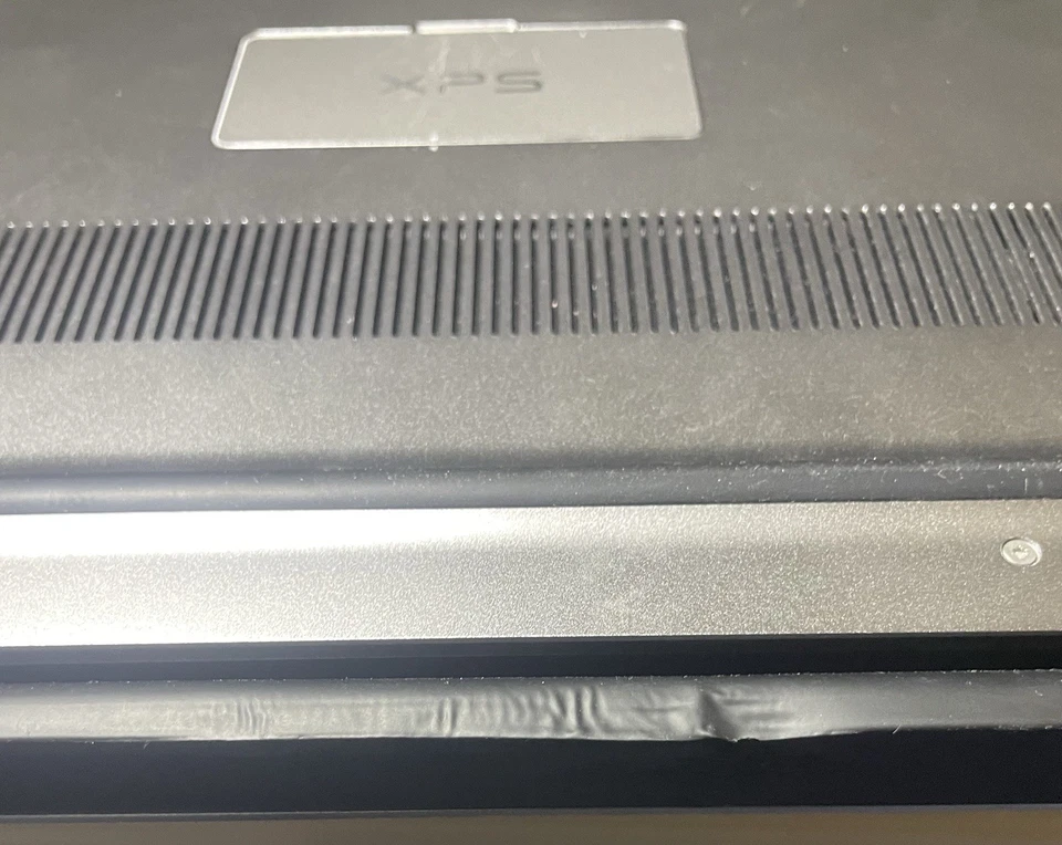 Dell XPS 15 9560 Intel i7, 16GB RAM, 512GB SSD 320GB HDD GPU dedicata non attiva - Immagine 4 di 4