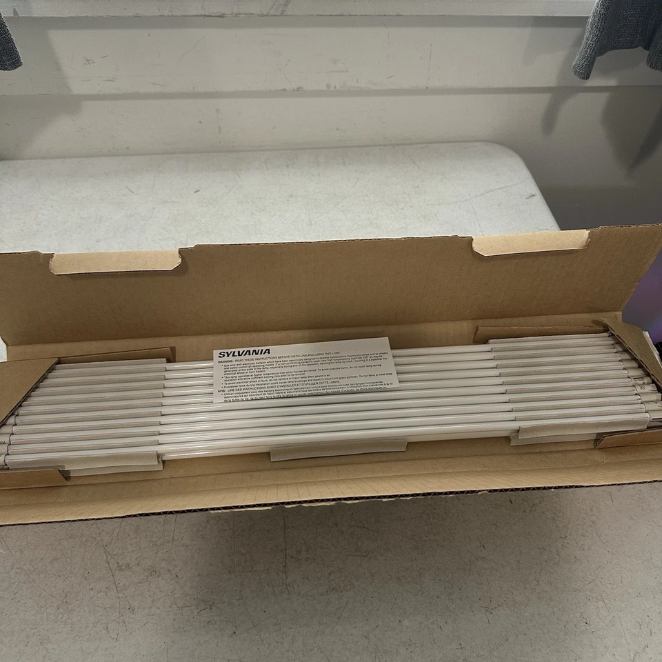 SYLVANIA FM13/830 - 13W T2 Bulbs 3000K - 26253-1 ( 20 Total) [ New Open Box ] - Image 3 of 3
