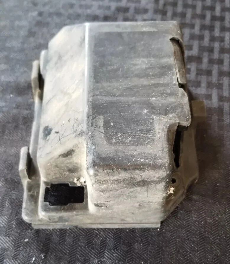 Cubierta del panel de fusibles Kawasaki GPZ750 1984 ♻️ Foto 4 de 4