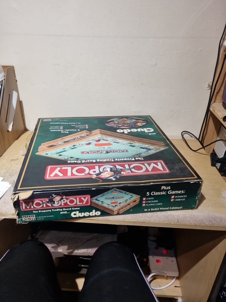 Monopoly & Cluedo Board Games Compendium Table Top Wooden 7