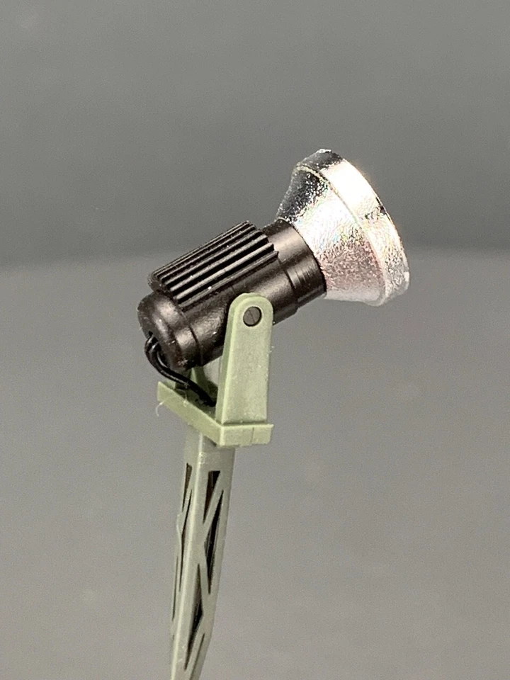 Proyector HO Viessmann 63311 en mástil de celosía con LED HO2630 Foto 4 de 4