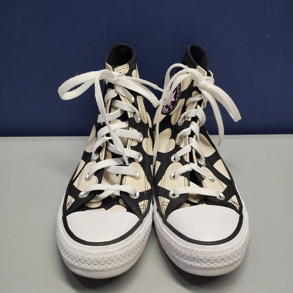 匡威 Converse Chuck Taylor 高帮运动鞋女式 7 码黑色多扭曲心形 — 第 2/4 张图片