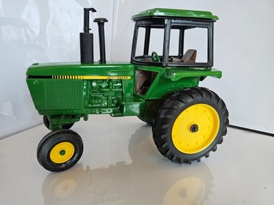 Ertl John Deere Tractor 4255 Balloon Tires 1/16 scale - Super Clean