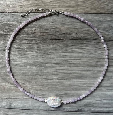 Flieder Angelit Halskette mit massiver irisierender Süßwasserperle Sterlingsilber