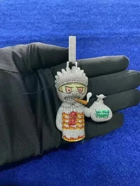 Colgante de moissanita de corte redondo de 3 quilates para hombre enchapado en oro blanco de 14 quilates Foto 4 de 4